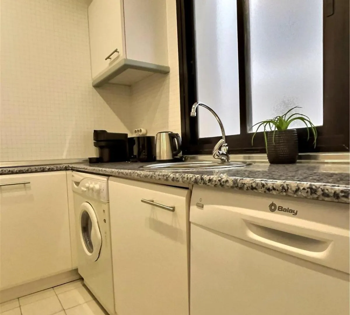 Harbour Heaven 2 Bed, 2 Bath Apartment Steps From Puerto Banus Marina And Beach Marbella
