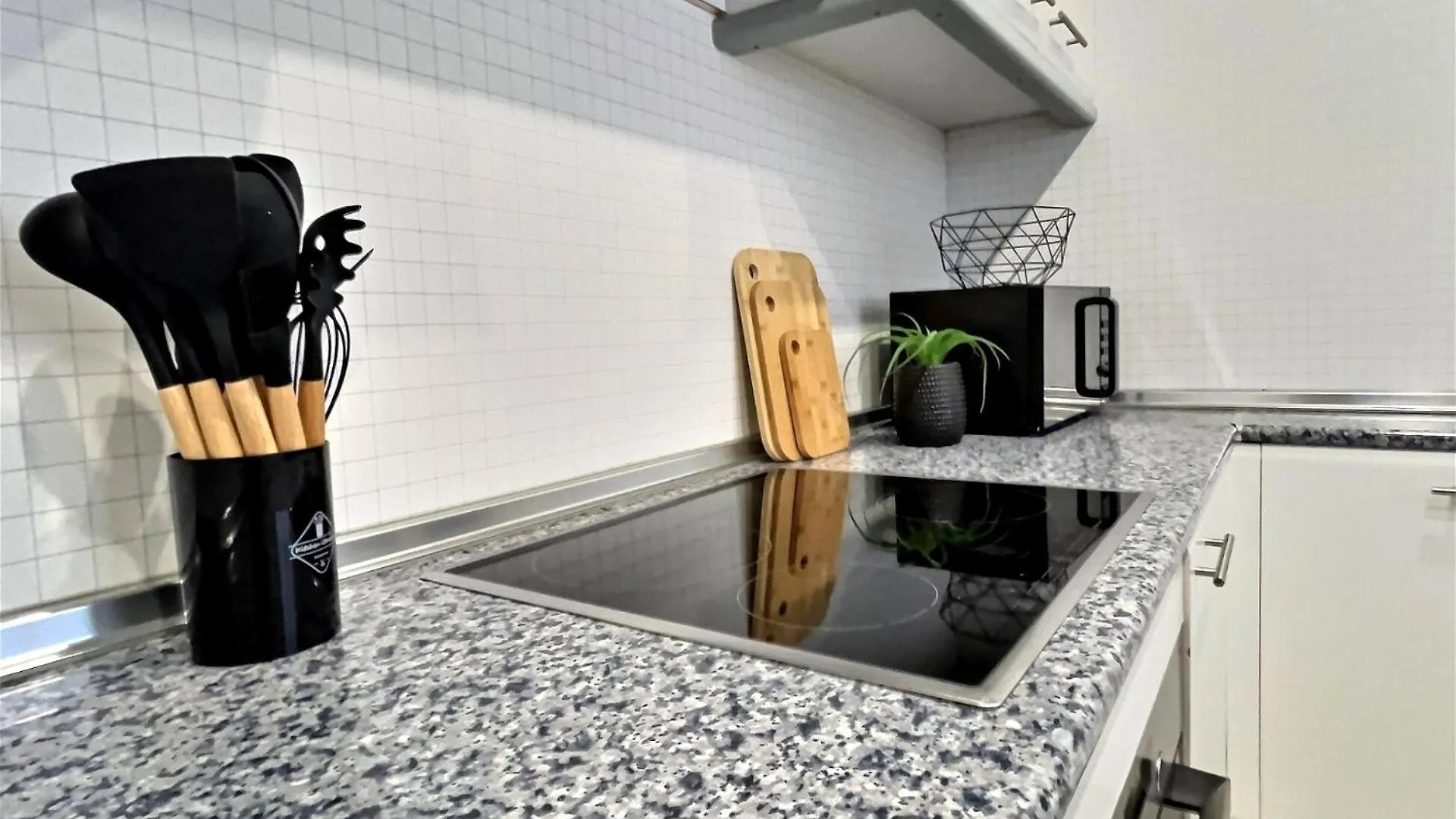 Harbour Heaven 2 Bed, 2 Bath Apartment Steps From Puerto Banus Marina And Beach Marbella