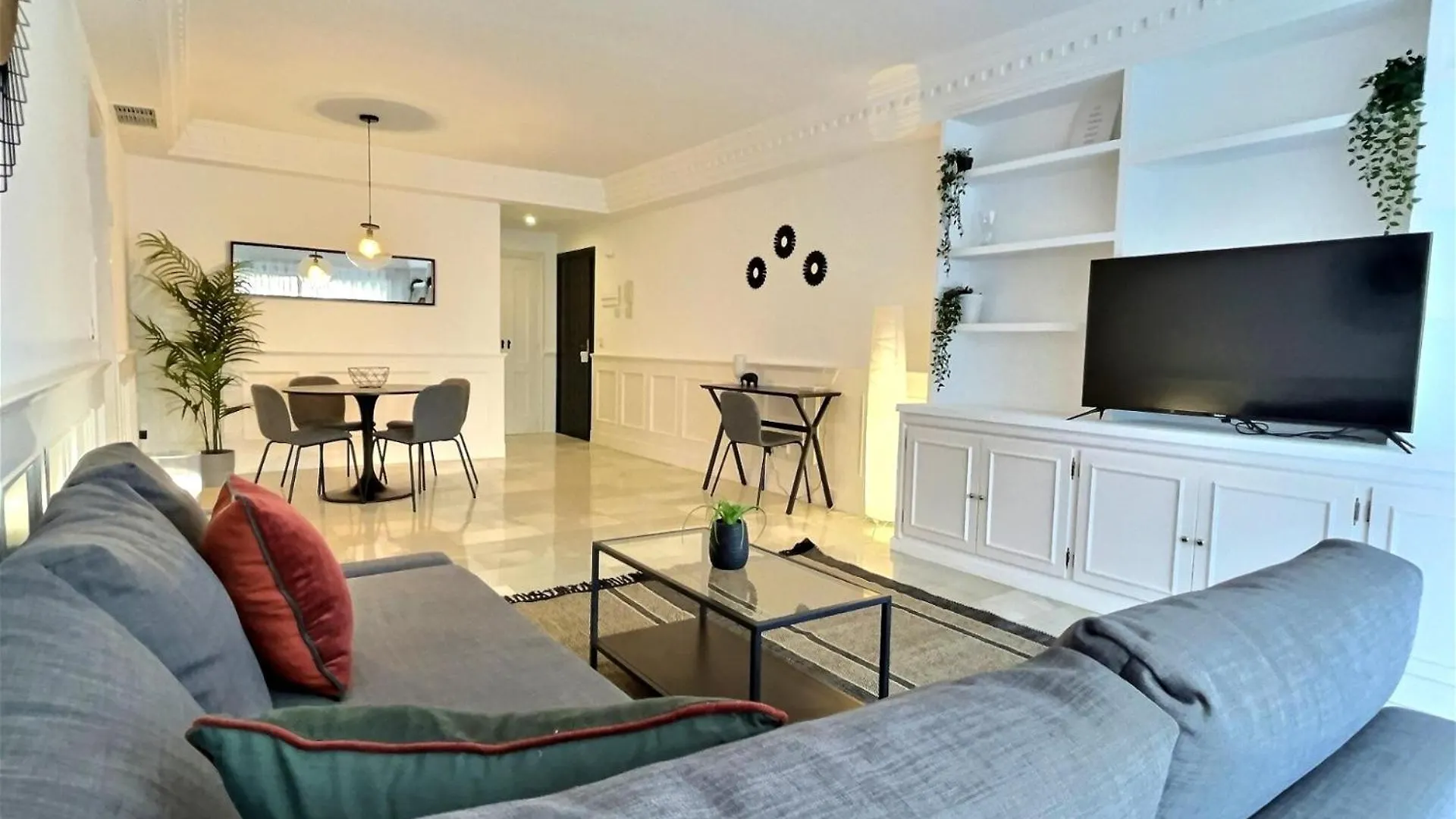 Harbour Heaven 2 Bed, 2 Bath Apartment Steps From Puerto Banus Marina And Beach Marbella