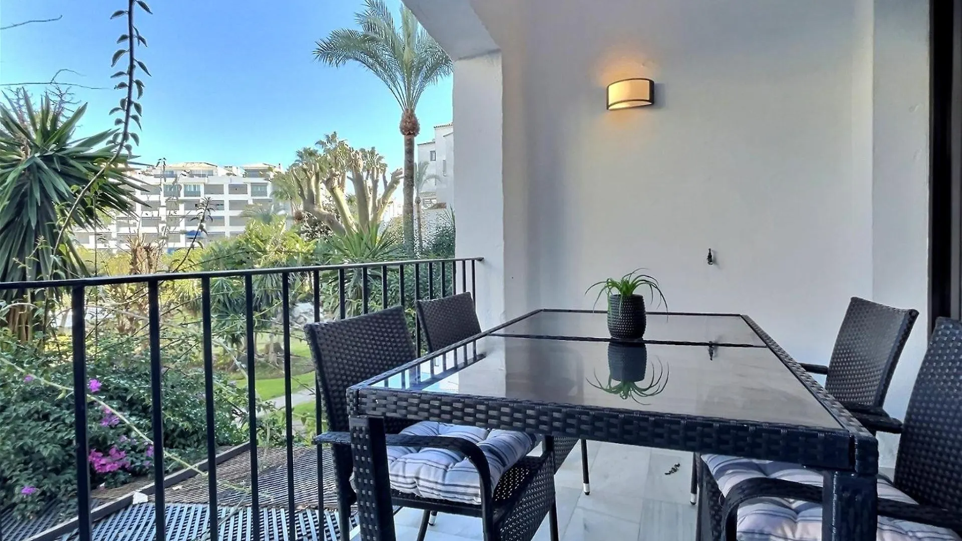 Harbour Heaven 2 Bed, 2 Bath Apartment Steps From Puerto Banus Marina And Beach Marbella