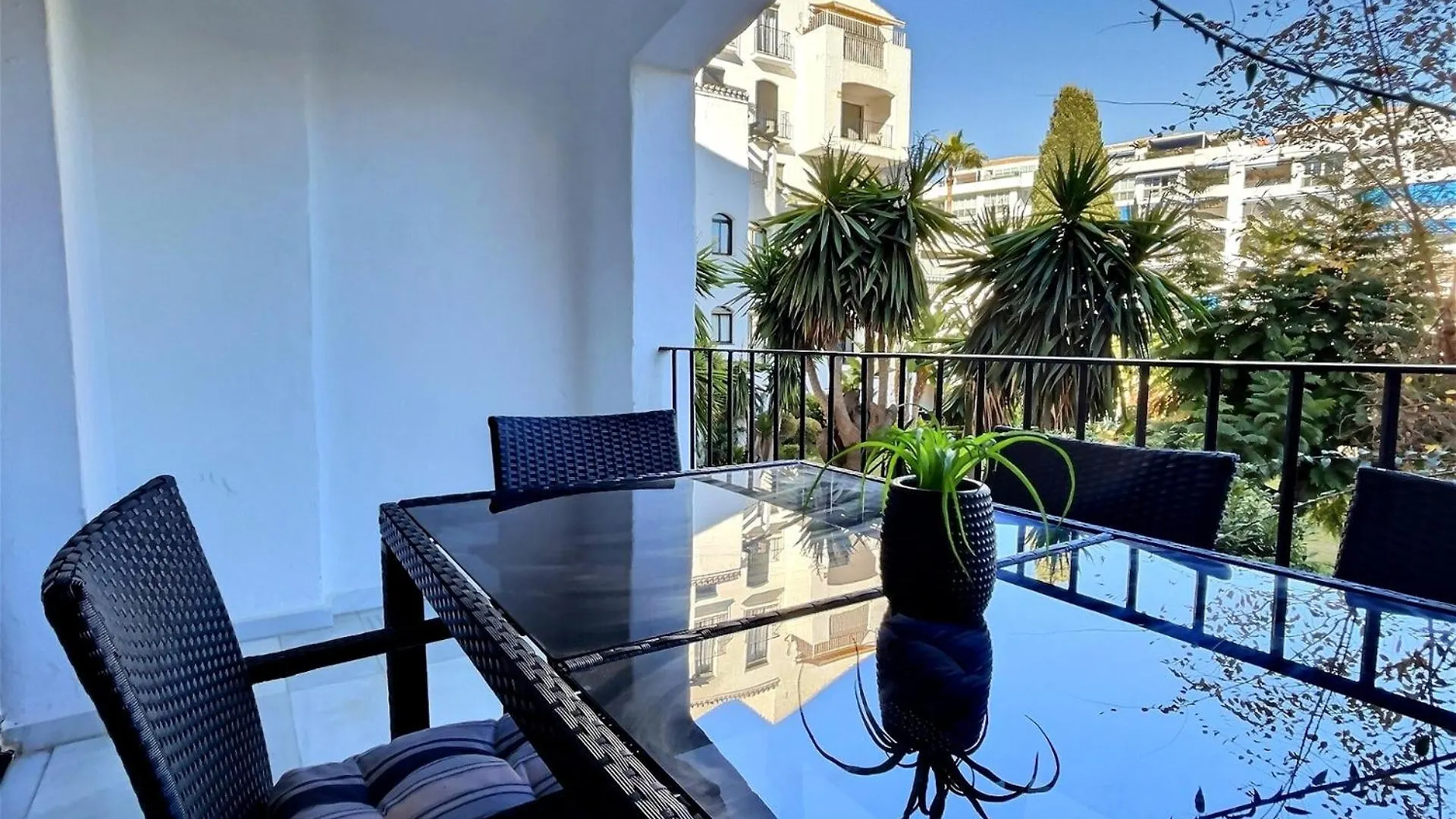 Harbour Heaven 2 Bed, 2 Bath Apartment Steps From Puerto Banus Marina And Beach Marbella