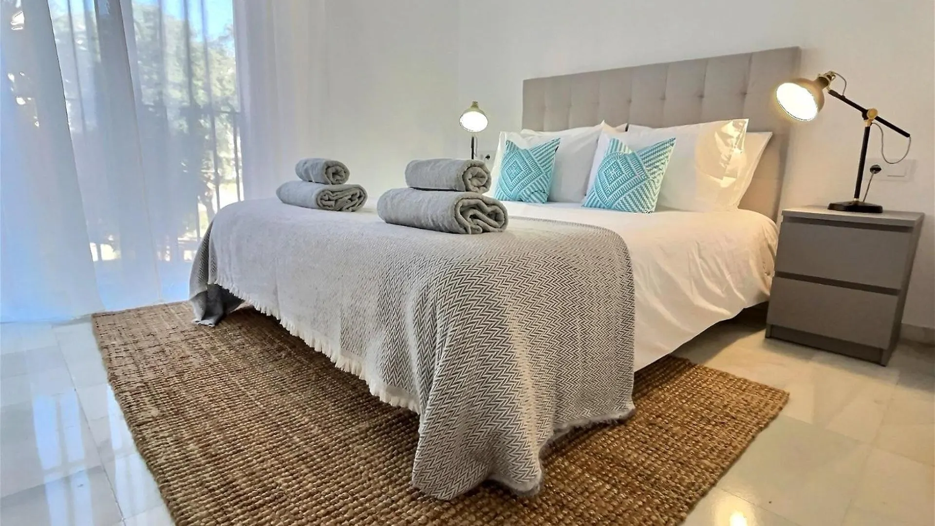 Harbour Heaven 2 Bed, 2 Bath Apartment Steps From Puerto Banus Marina And Beach Marbella