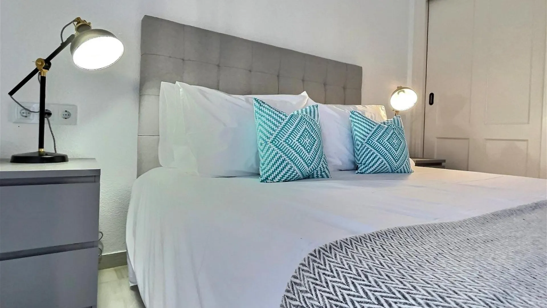 Harbour Heaven 2 Bed, 2 Bath Apartment Steps From Puerto Banus Marina And Beach Marbella