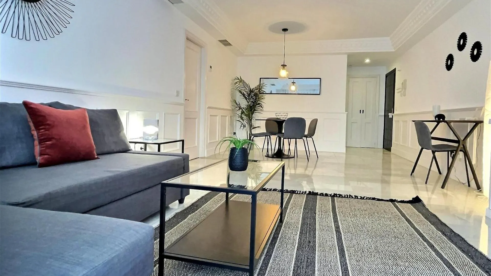 Harbour Heaven 2 Bed, 2 Bath Apartment Steps From Puerto Banus Marina And Beach Marbella
